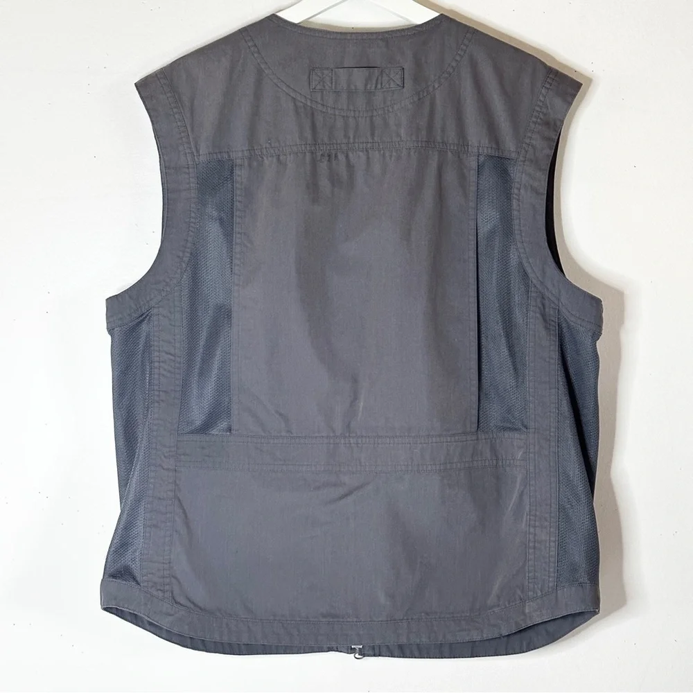 Duluth Trading Gray Cargo Vest M Fishing Hiking Tactical Double Zip Mesh Vents - Picture 2 of 7